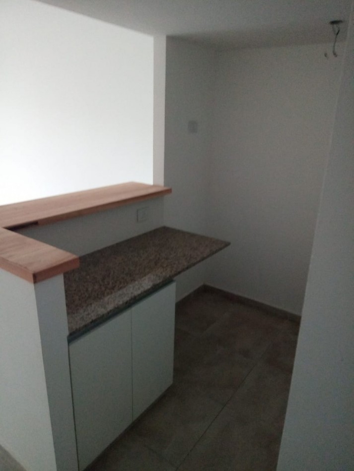 VENTA Depto monoambiente 50 y 21 Plaza Malvinas