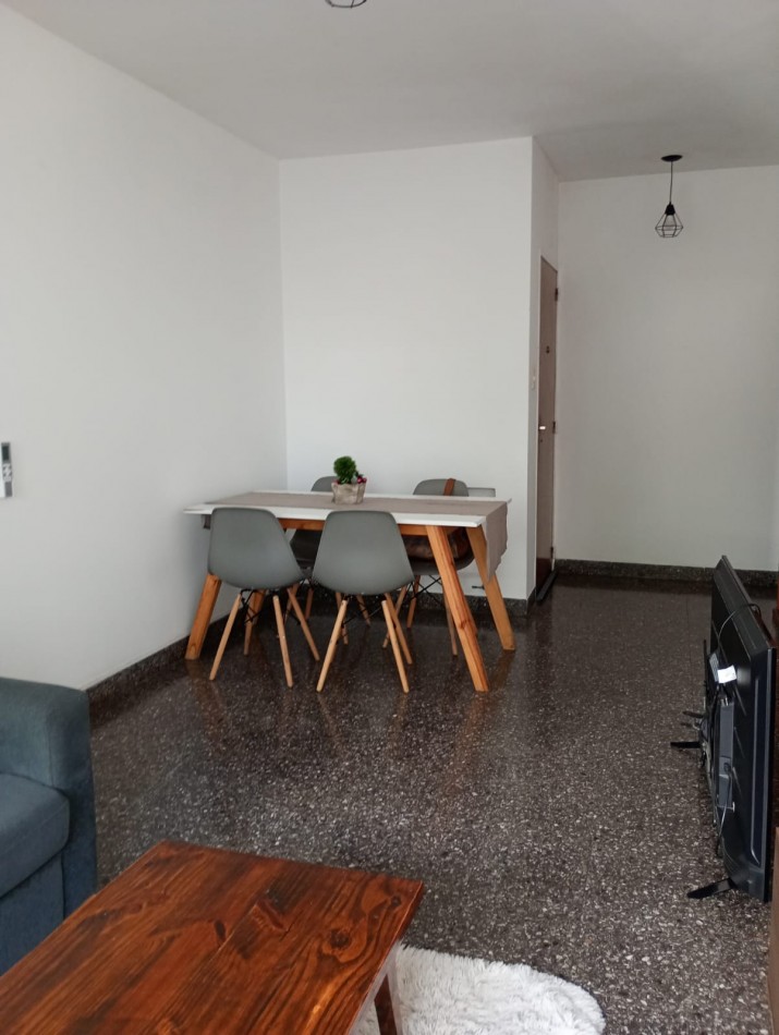 Alquiler depto 2 dorm + 1 de servicio. Cochera opcional 56 e/ 5 y 6