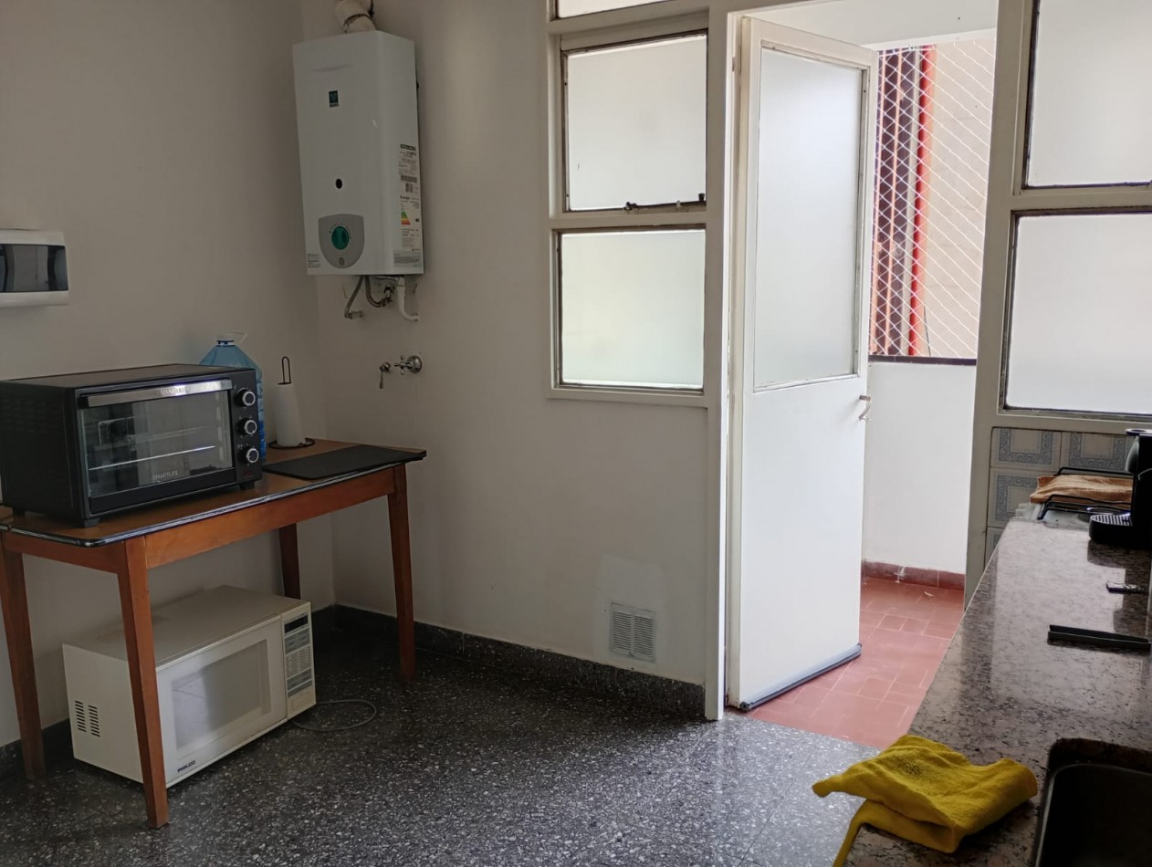 Alquiler depto 2 dorm + 1 de servicio. Cochera opcional 56 e/ 5 y 6