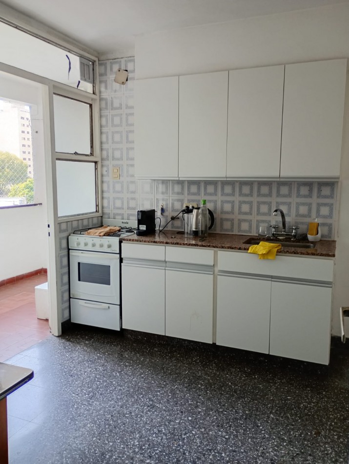 Alquiler depto 2 dorm + 1 de servicio. Cochera opcional 56 e/ 5 y 6
