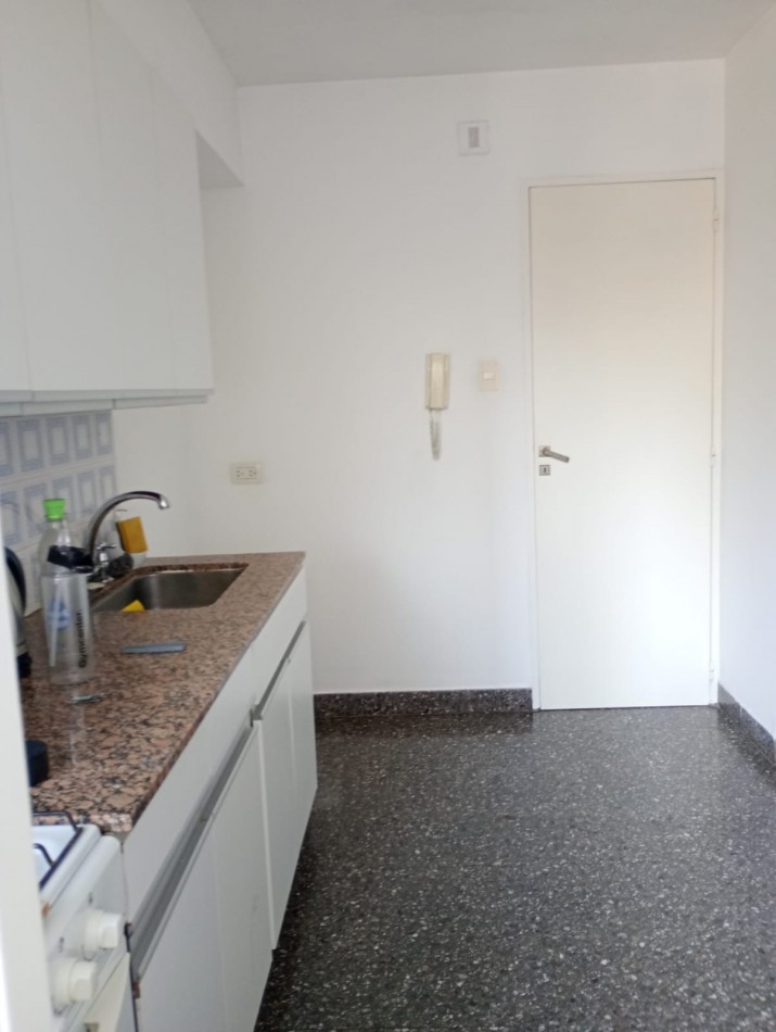 Alquiler depto 2 dorm + 1 de servicio. Cochera opcional 56 e/ 5 y 6