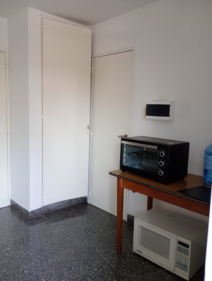 Alquiler depto 2 dorm + 1 de servicio. Cochera opcional 56 e/ 5 y 6