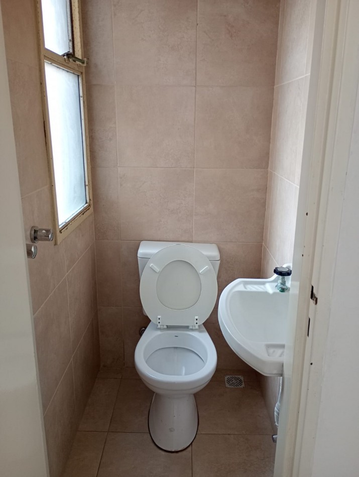 Alquiler depto 2 dorm + 1 de servicio. Cochera opcional 56 e/ 5 y 6