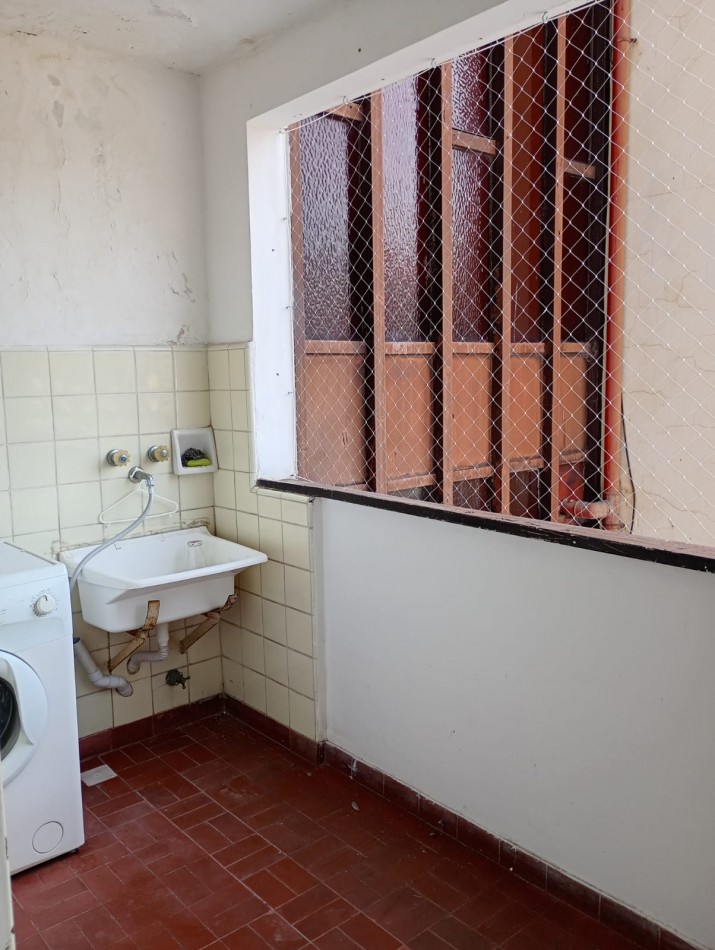 Alquiler depto 2 dorm + 1 de servicio. Cochera opcional 56 e/ 5 y 6