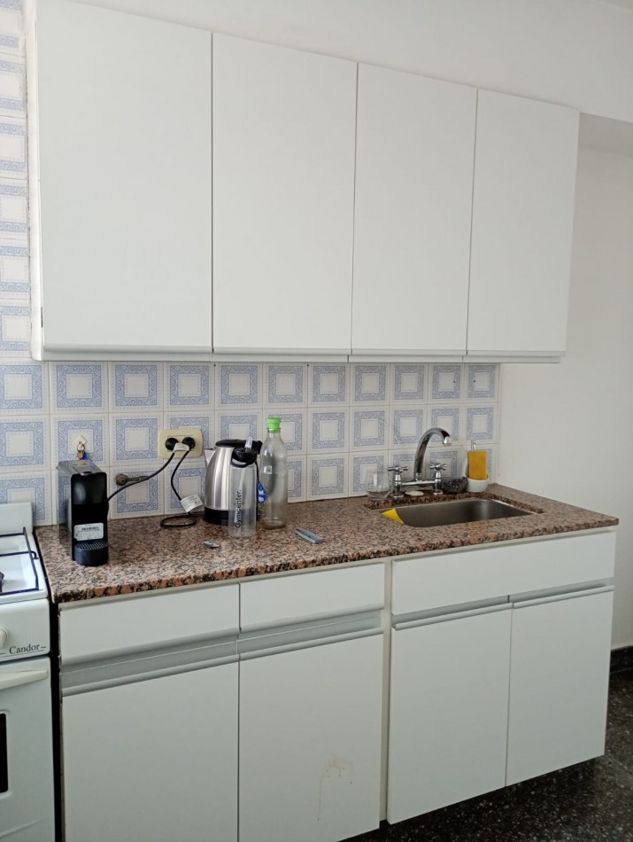 Alquiler depto 2 dorm + 1 de servicio. Cochera opcional 56 e/ 5 y 6
