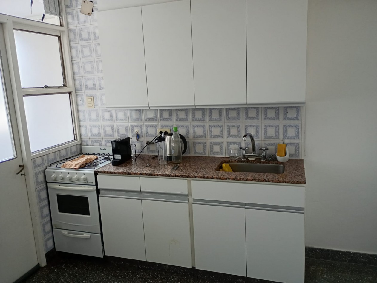 Alquiler depto 2 dorm + 1 de servicio. Cochera opcional 56 e/ 5 y 6