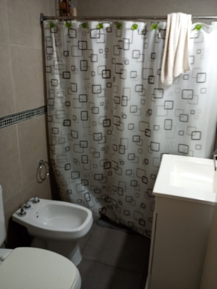 Alquiler depto 2 dorm + 1 de servicio. Cochera opcional 56 e/ 5 y 6