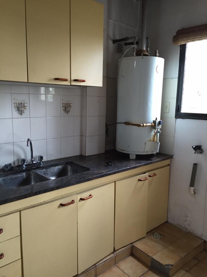 Alquiler depto tipo duplex de tres dormitorios en Barrio De Cano Funes en Los Hornos, calle 141 entre 58 y 59