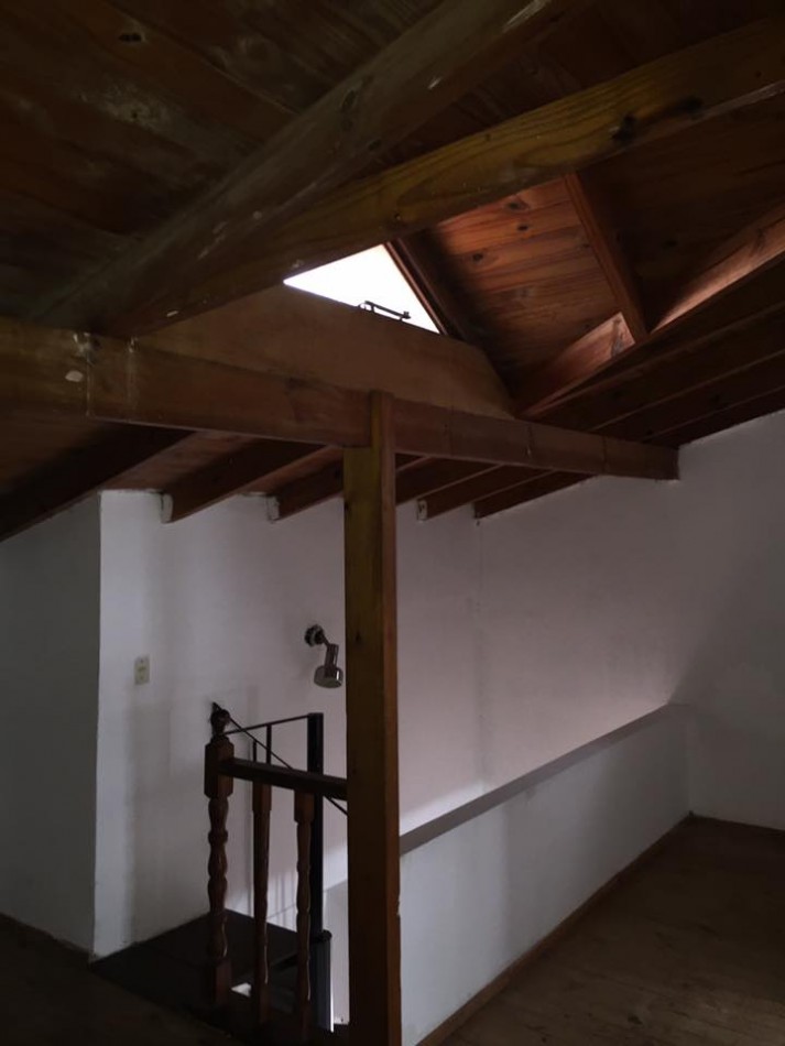 Alquiler depto tipo duplex de tres dormitorios en Barrio De Cano Funes en Los Hornos, calle 141 entre 58 y 59