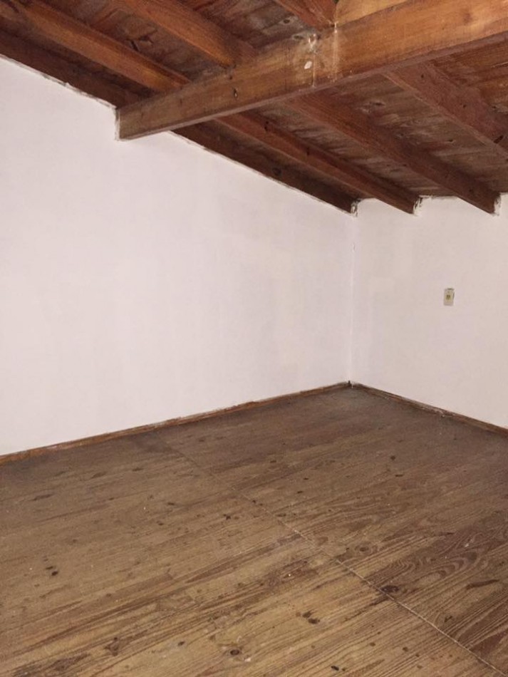 Alquiler depto tipo duplex de tres dormitorios en Barrio De Cano Funes en Los Hornos, calle 141 entre 58 y 59