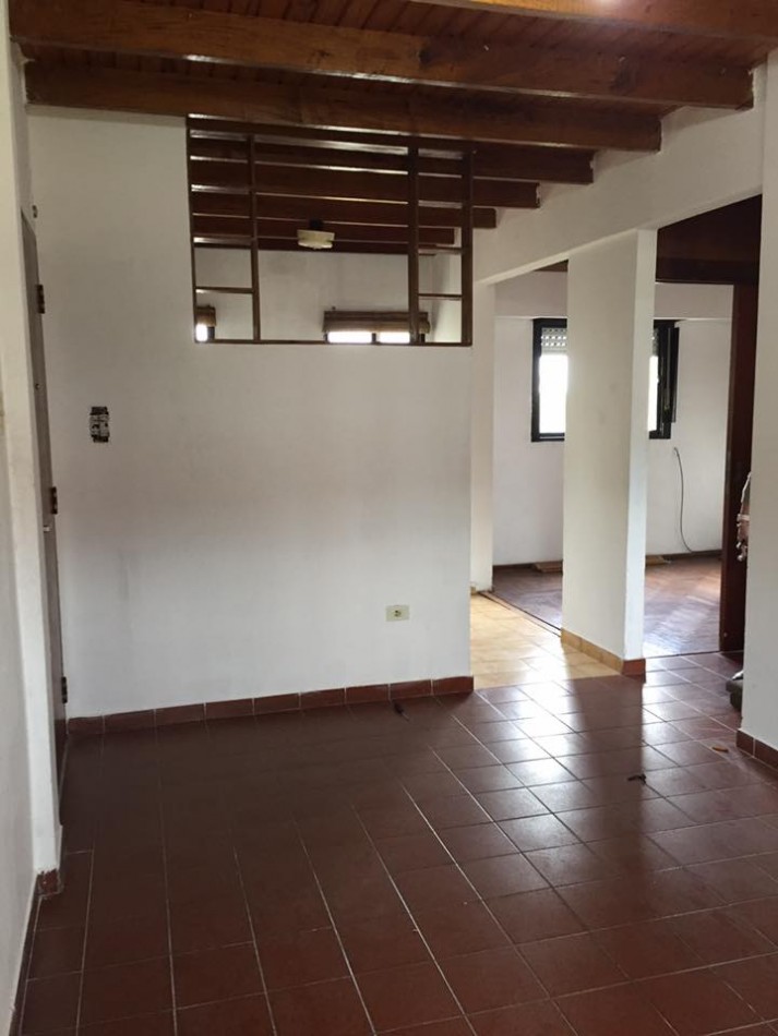 Alquiler depto tipo duplex de tres dormitorios en Barrio De Cano Funes en Los Hornos, calle 141 entre 58 y 59