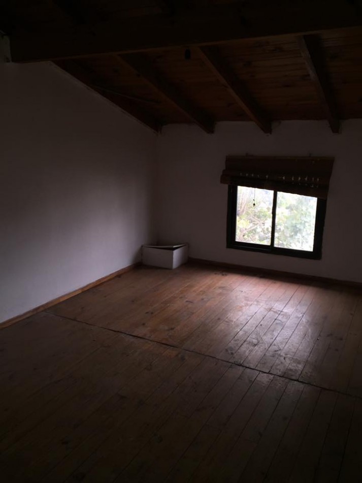 Alquiler depto tipo duplex de tres dormitorios en Barrio De Cano Funes en Los Hornos, calle 141 entre 58 y 59