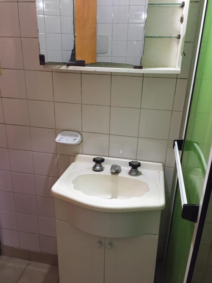 Alquiler depto tipo duplex de tres dormitorios en Barrio De Cano Funes en Los Hornos, calle 141 entre 58 y 59
