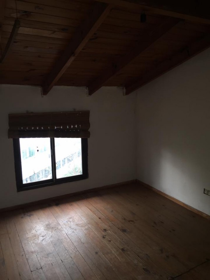 Alquiler depto tipo duplex de tres dormitorios en Barrio De Cano Funes en Los Hornos, calle 141 entre 58 y 59