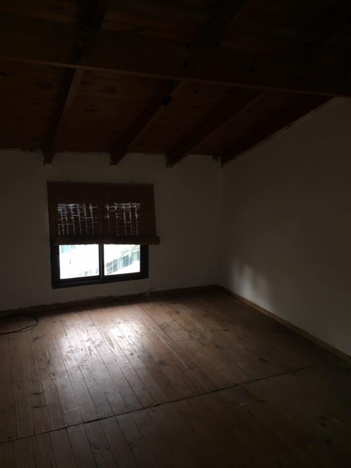Alquiler depto tipo duplex de tres dormitorios en Barrio De Cano Funes en Los Hornos, calle 141 entre 58 y 59