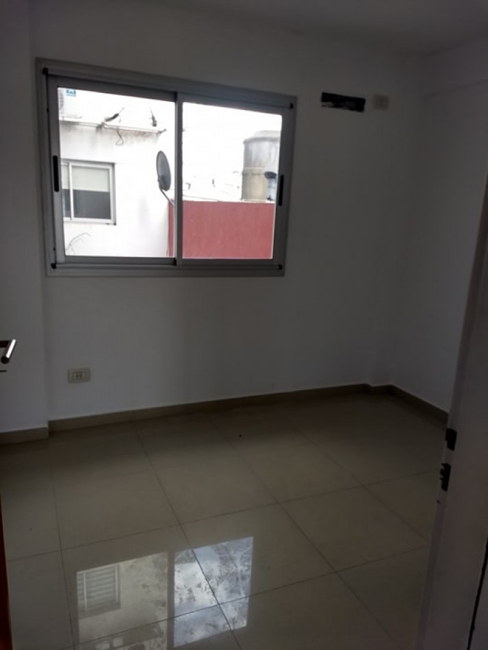 Alquiler depto 2 dormitorios Av.25 e/47 y 48