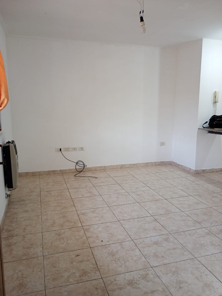 Alquiler monoambiente s/ exp 2 e/71 y 72