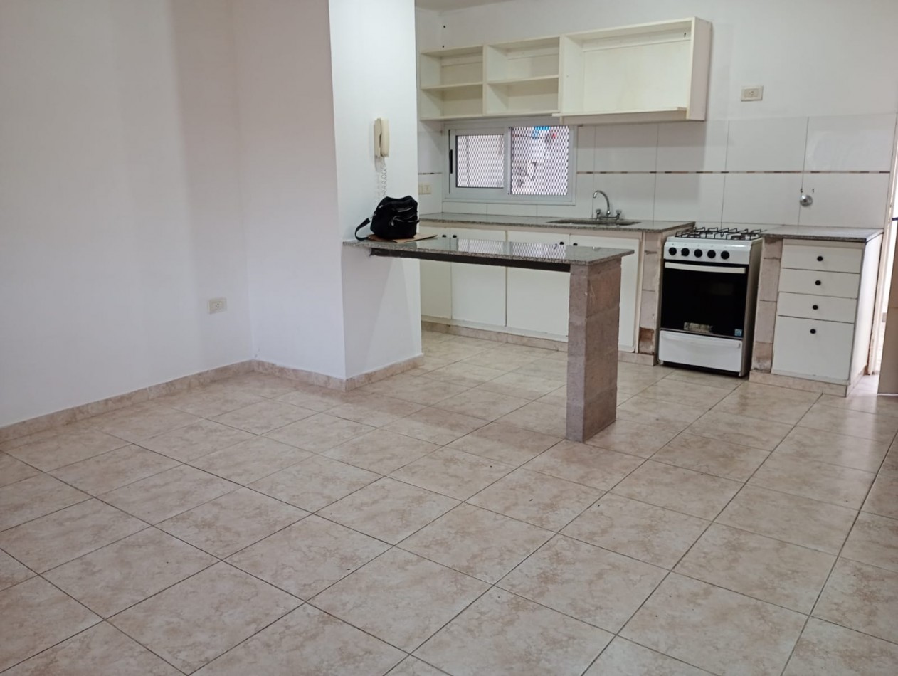 Alquiler monoambiente s/ exp 2 e/71 y 72