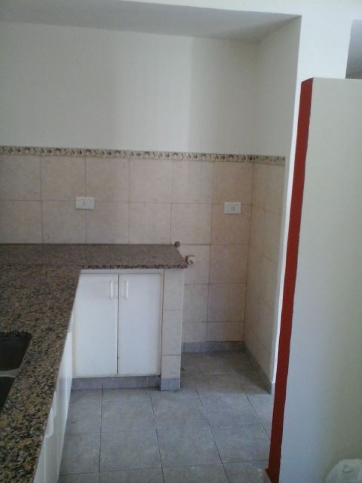 Alquiler ph 1 dormitorio s/exp Los Hornos 139 y 63