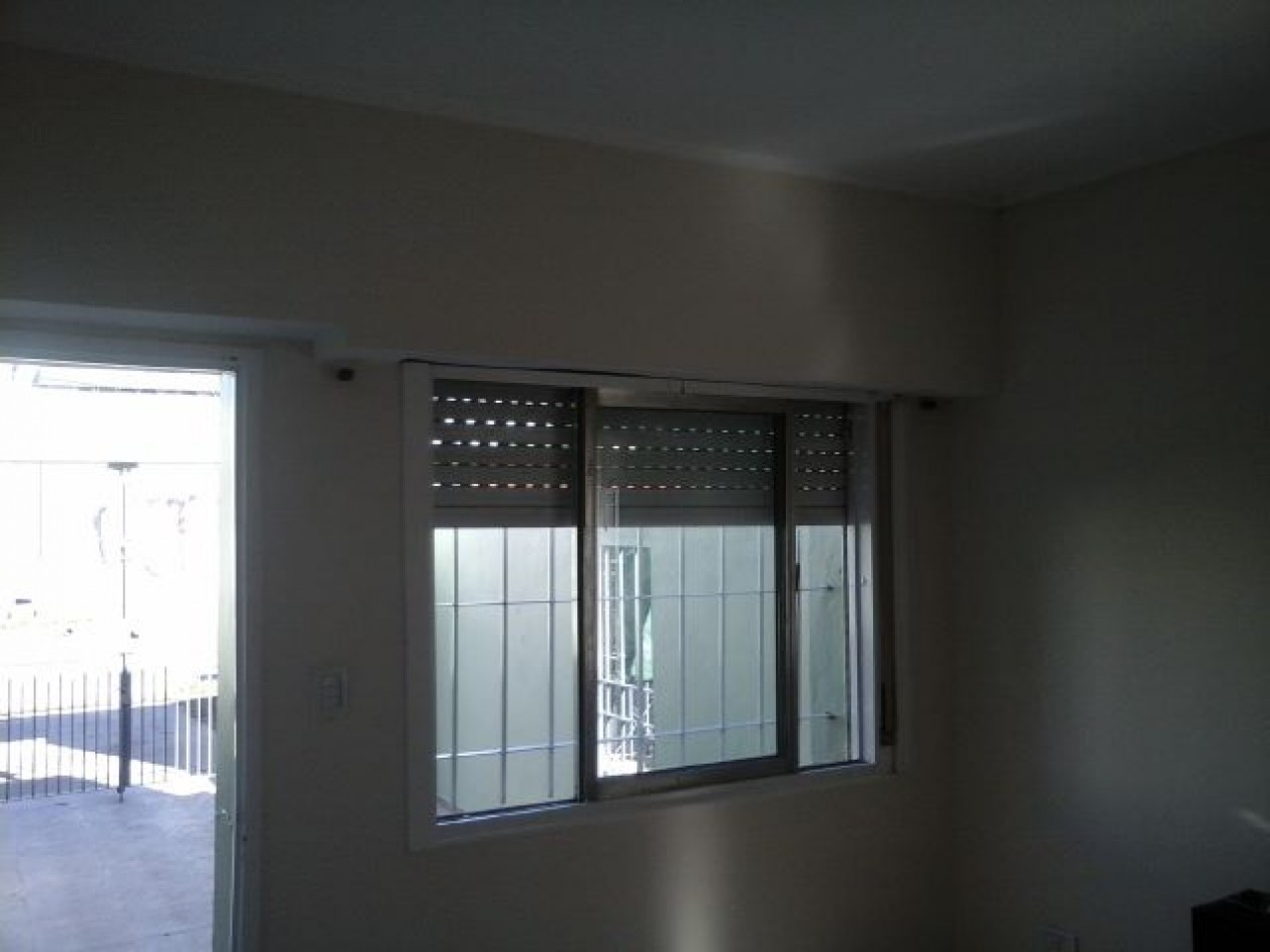 Alquiler ph 1 dormitorio s/exp Los Hornos 139 y 63