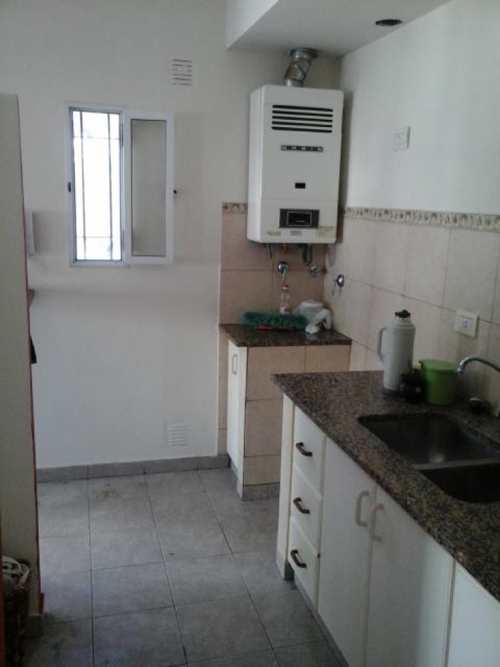 Alquiler ph 1 dormitorio s/exp Los Hornos 139 y 63