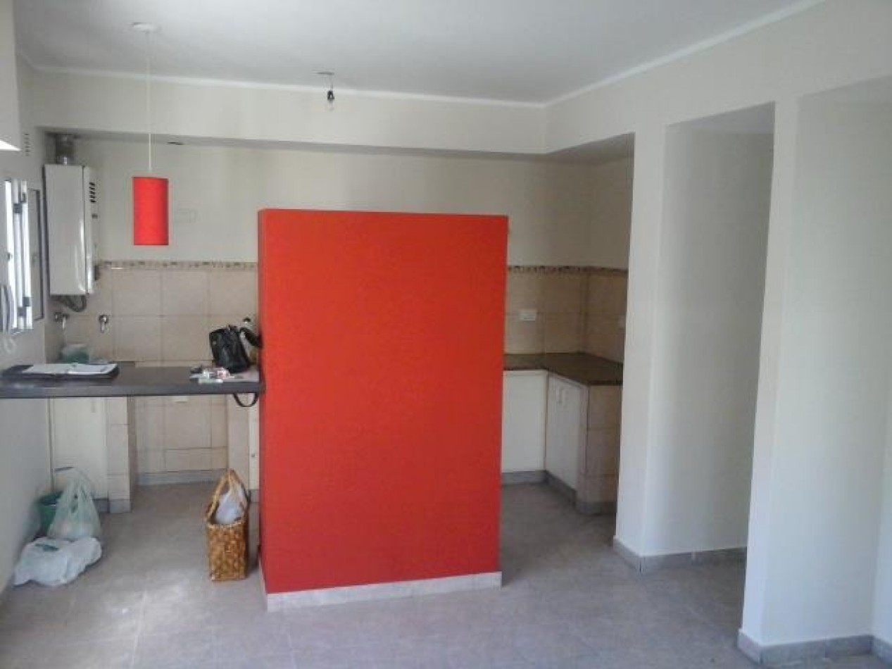 Alquiler ph 1 dormitorio s/exp Los Hornos 139 y 63