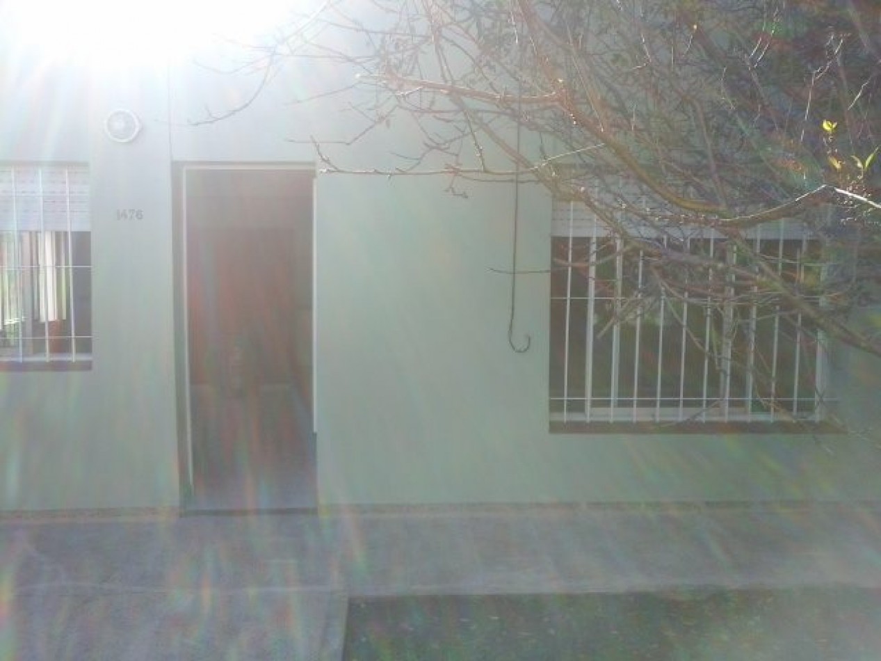 Alquiler ph 1 dormitorio s/exp Los Hornos 139 y 63