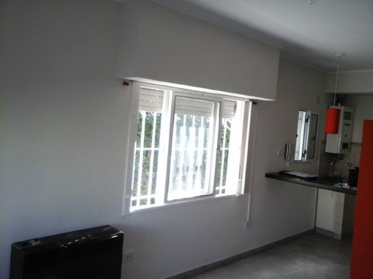 Alquiler ph 1 dormitorio s/exp Los Hornos 139 y 63