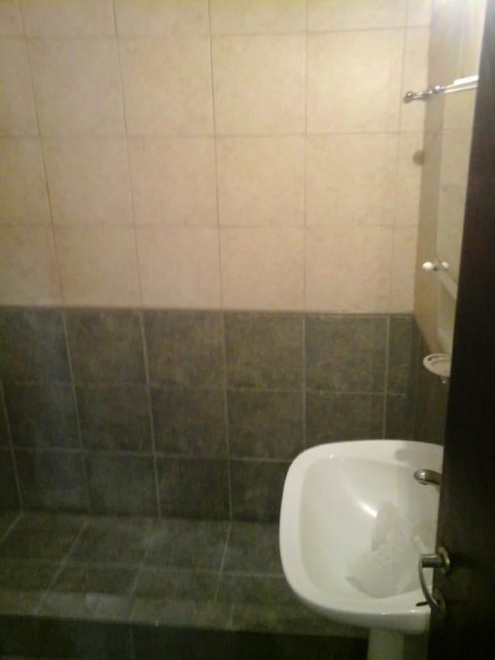 Alquiler ph 1 dormitorio s/exp Los Hornos 139 y 63