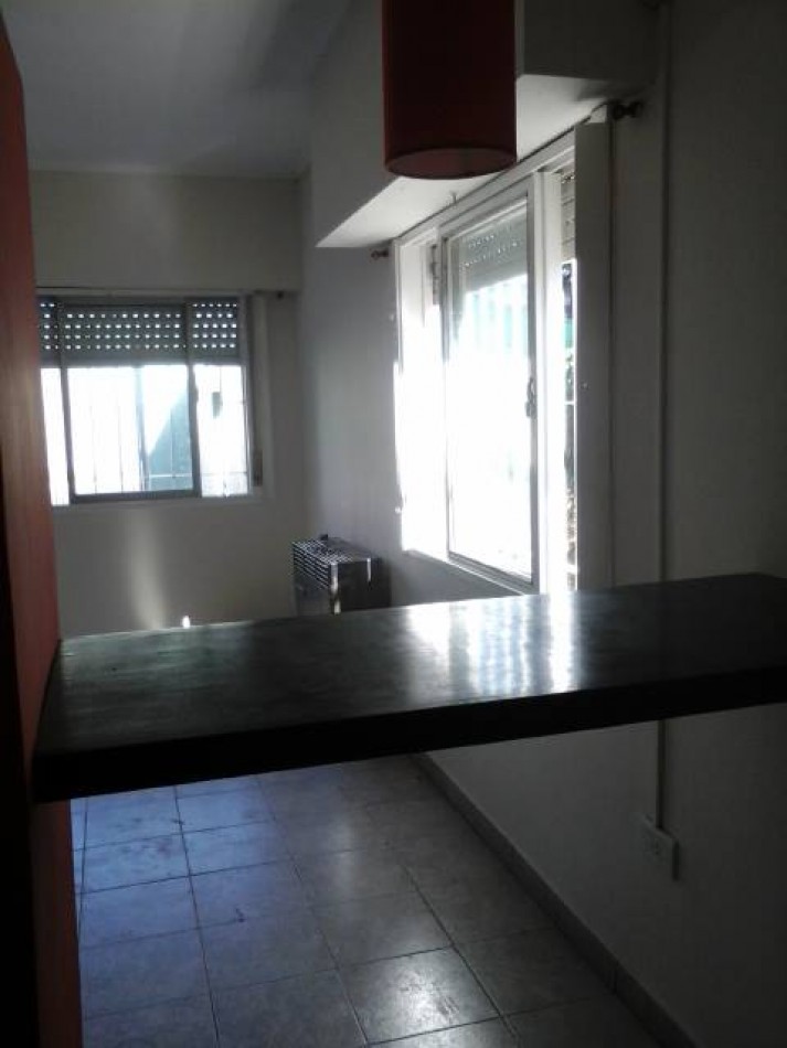 Alquiler ph 1 dormitorio s/exp Los Hornos 139 y 63