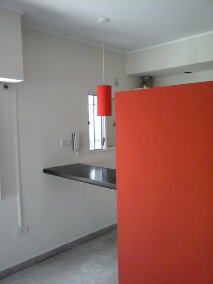 Alquiler ph 1 dormitorio s/exp Los Hornos 139 y 63