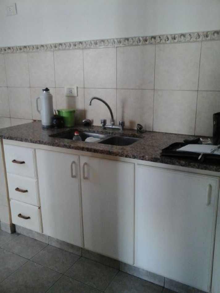 Alquiler ph 1 dormitorio s/exp Los Hornos 139 y 63
