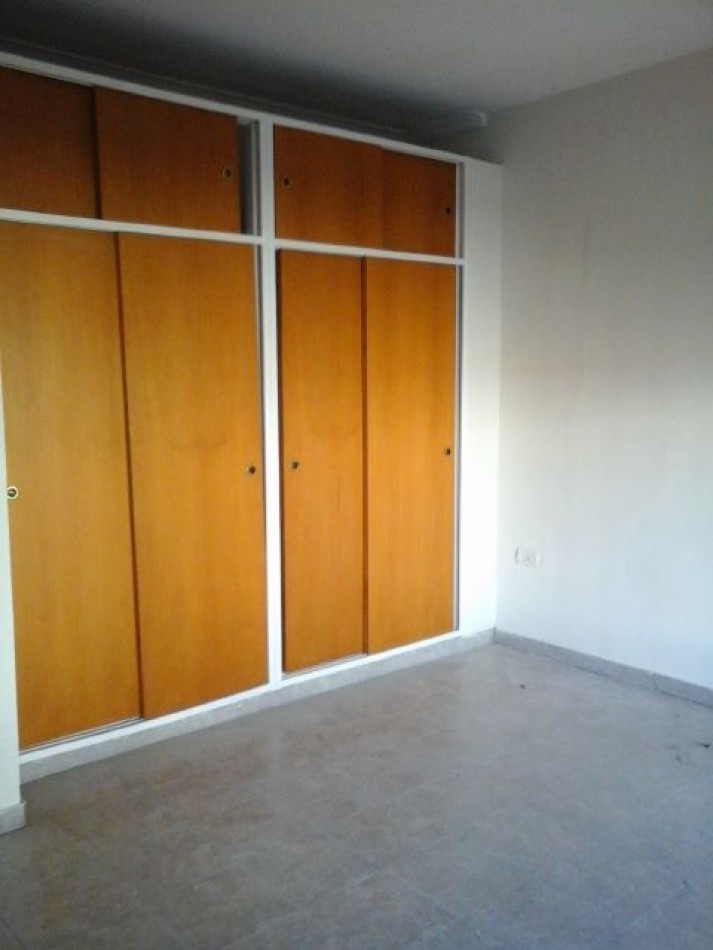 Alquiler ph 1 dormitorio s/exp Los Hornos 139 y 63
