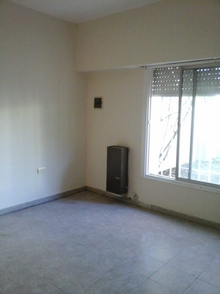 Alquiler ph 1 dormitorio s/exp Los Hornos 139 y 63