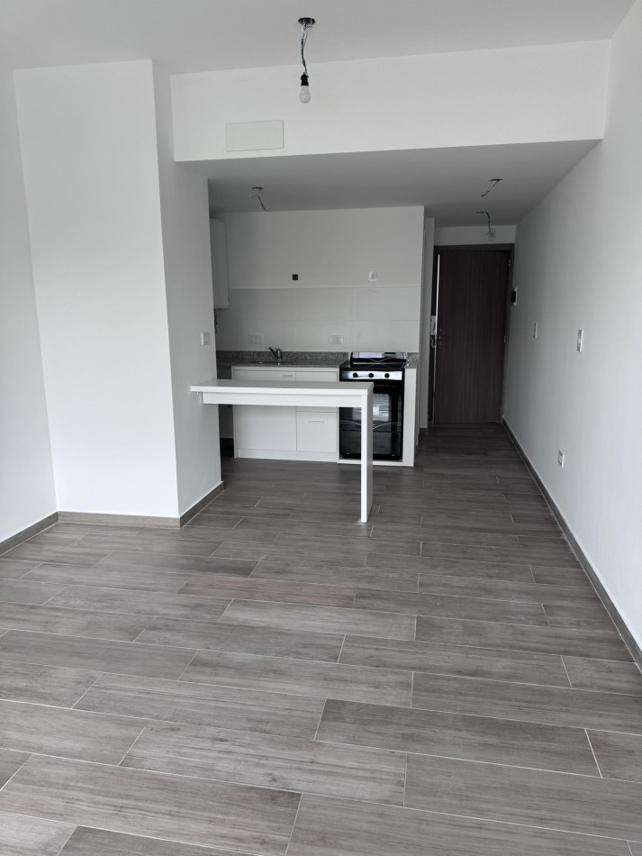 ALQUILER MONOAMBIENTE EN 15 Y 46