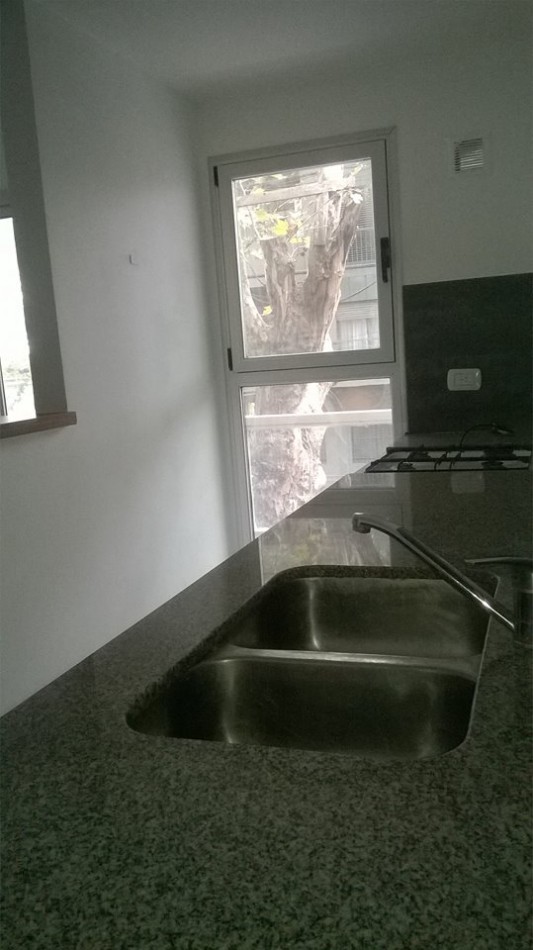 Alquiler depto 2 dorm + cochera 42 e/10 y 11