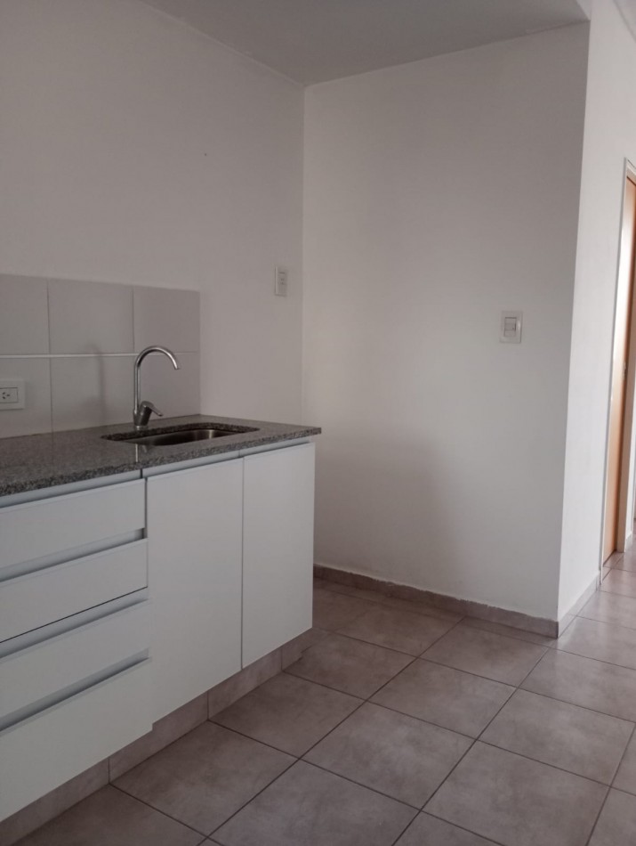 Alquiler monoambiente 13 e/63 y 64