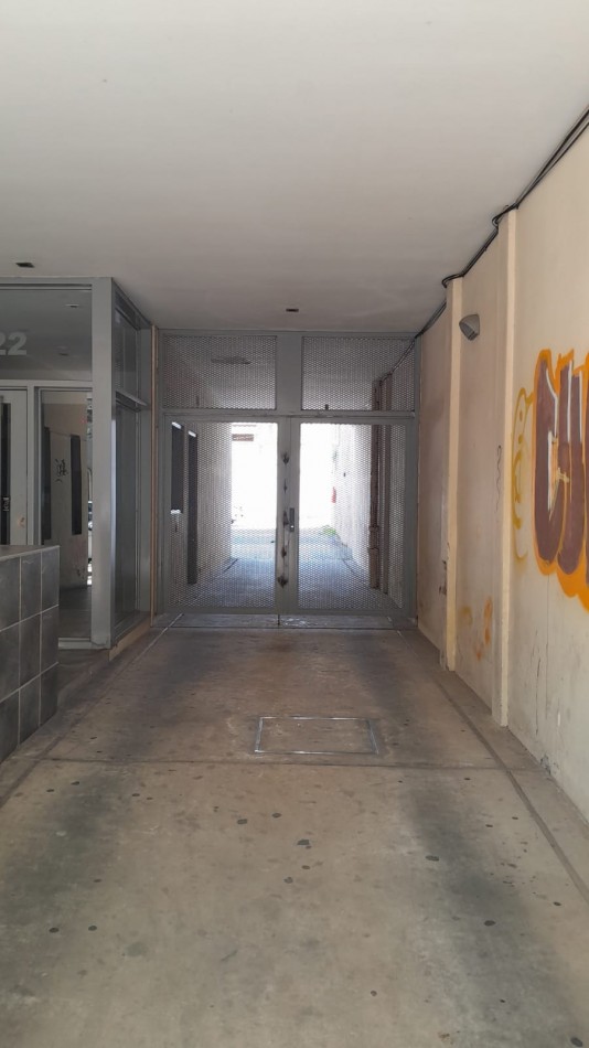 ALQUILER COCHERA 60 E/ 3 Y 4