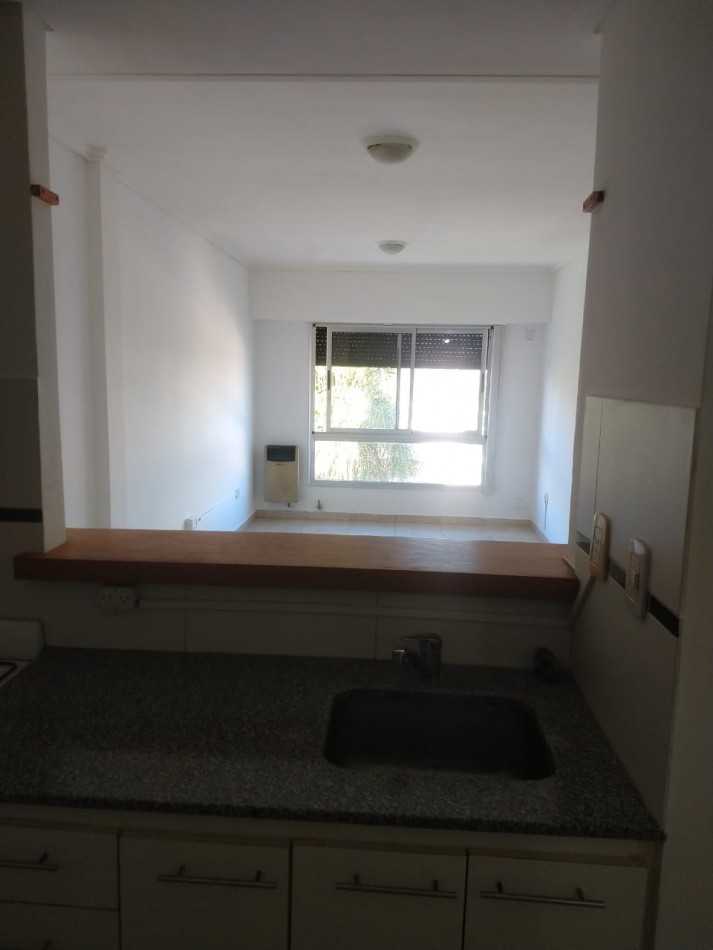 ALQUILER MONOAMBIENTE CON COCHERA EN 16 Y 35