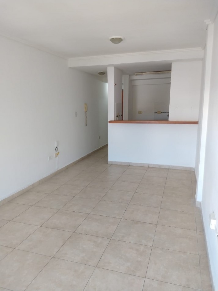ALQUILER MONOAMBIENTE CON COCHERA EN 16 Y 35