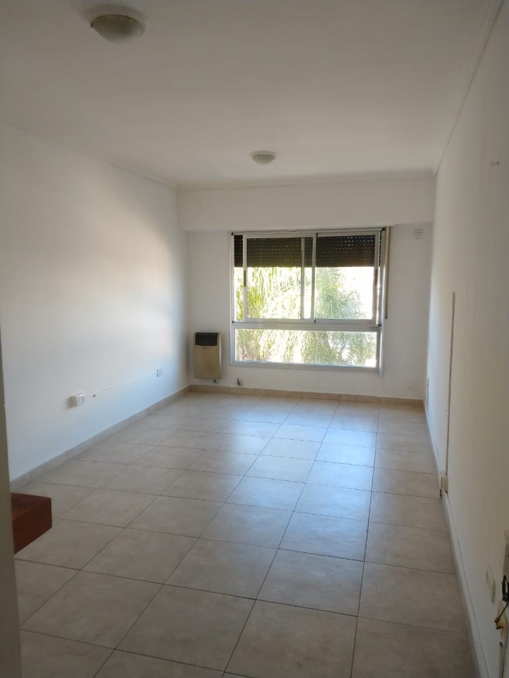ALQUILER MONOAMBIENTE CON COCHERA EN 16 Y 35