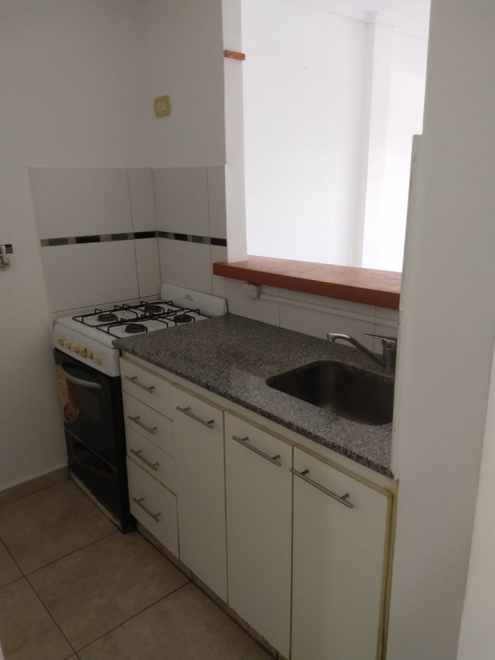 ALQUILER MONOAMBIENTE CON COCHERA EN 16 Y 35