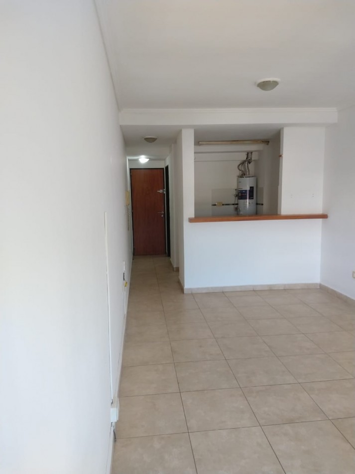 ALQUILER MONOAMBIENTE CON COCHERA EN 16 Y 35
