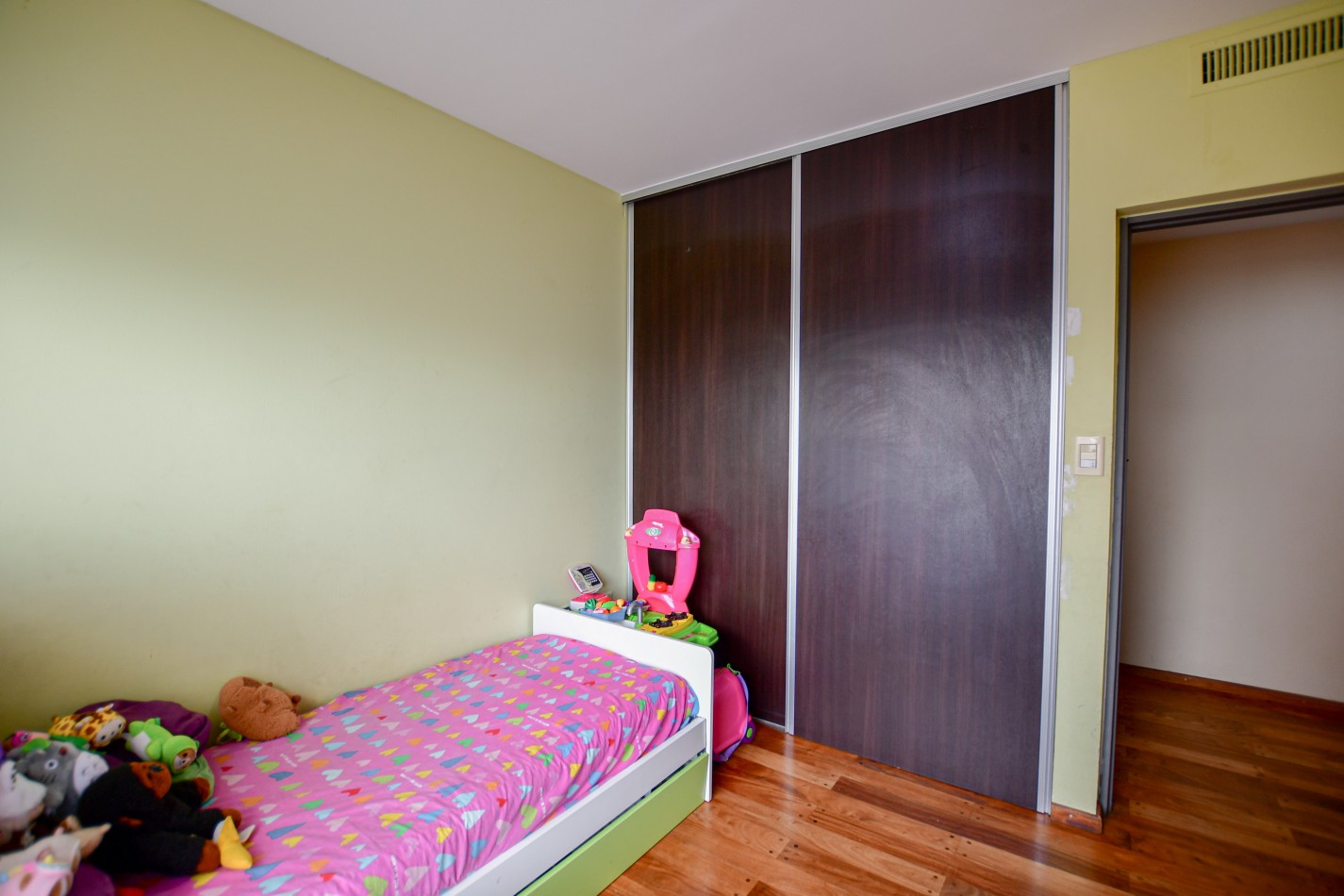 Importante semipiso en Av. 1 entre 56 y 57