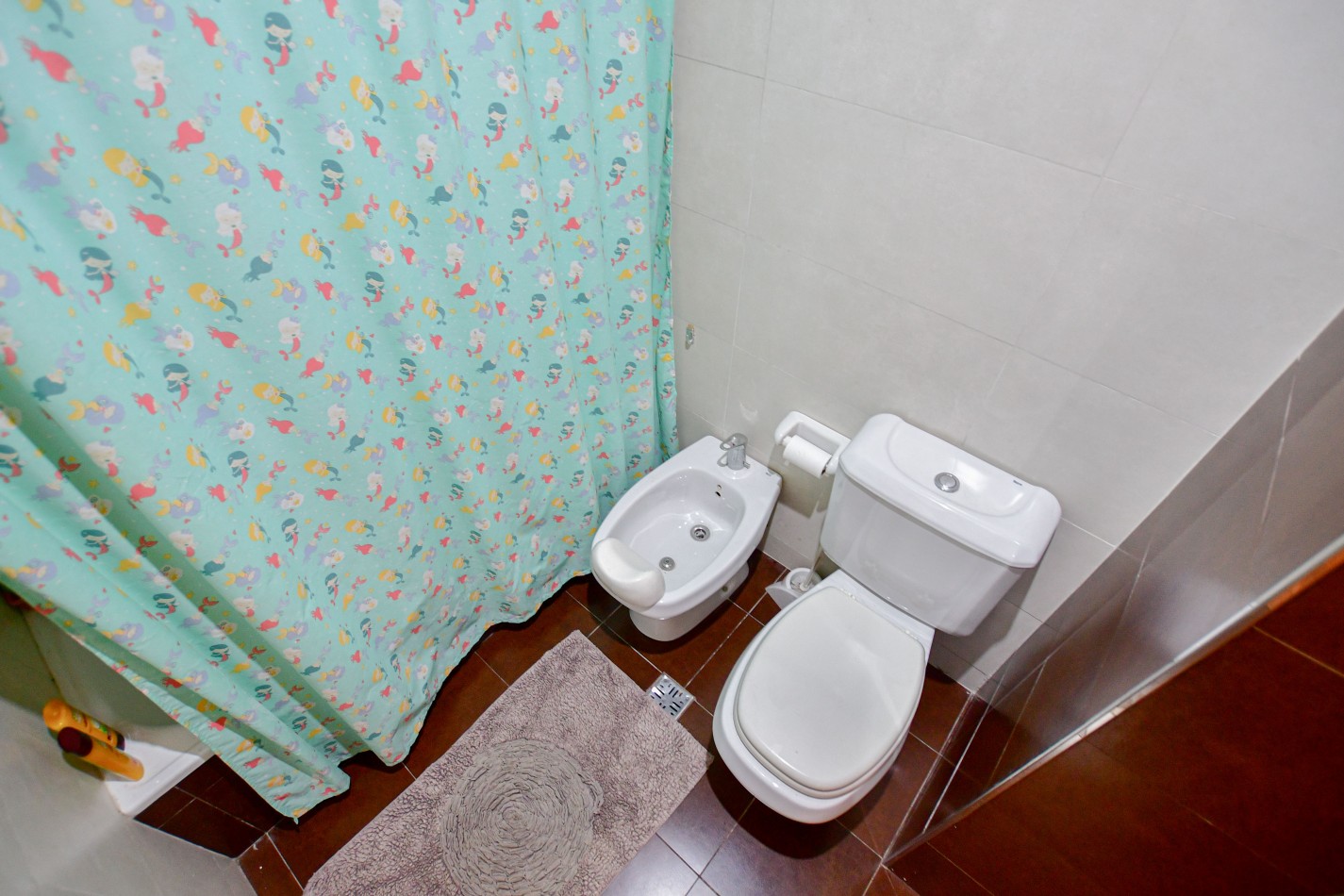 Importante semipiso en Av. 1 entre 56 y 57
