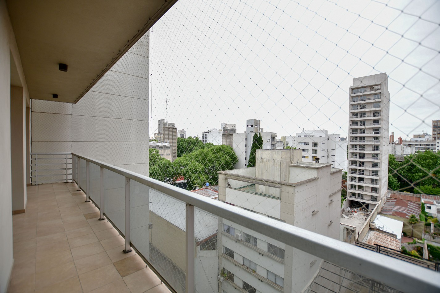 Importante semipiso en Av. 1 entre 56 y 57