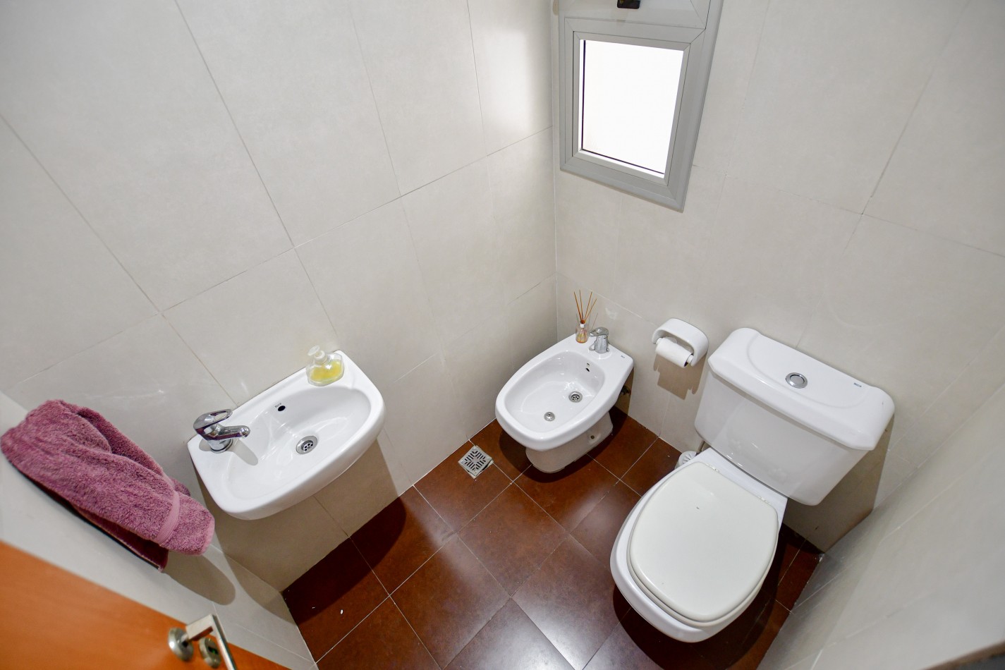Importante semipiso en Av. 1 entre 56 y 57