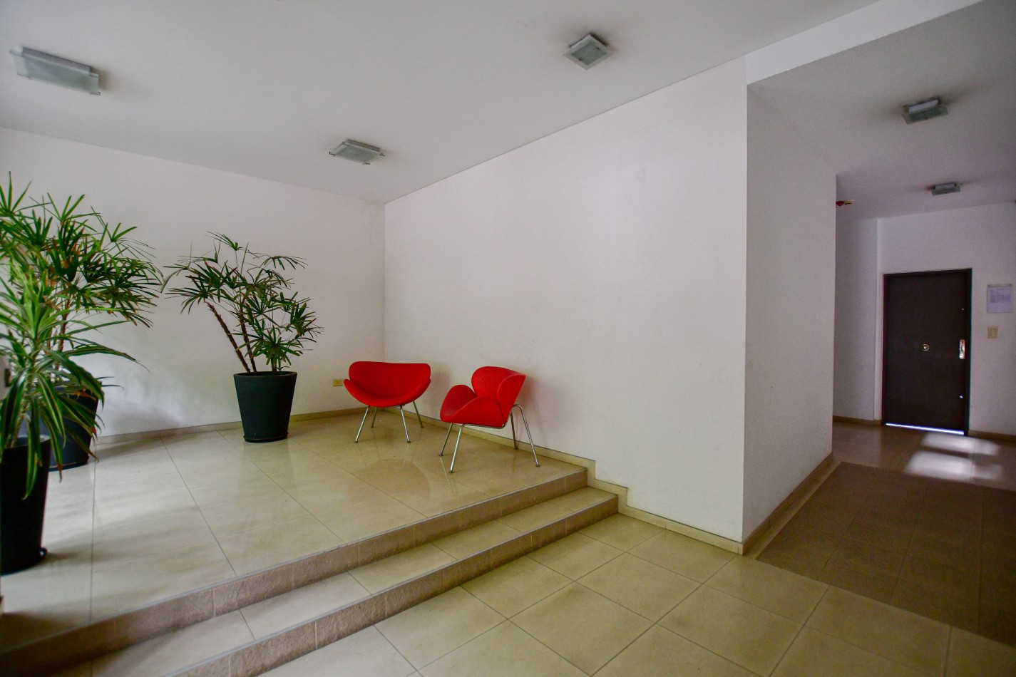 Importante semipiso en Av. 1 entre 56 y 57