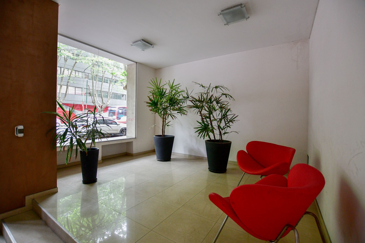Importante semipiso en Av. 1 entre 56 y 57