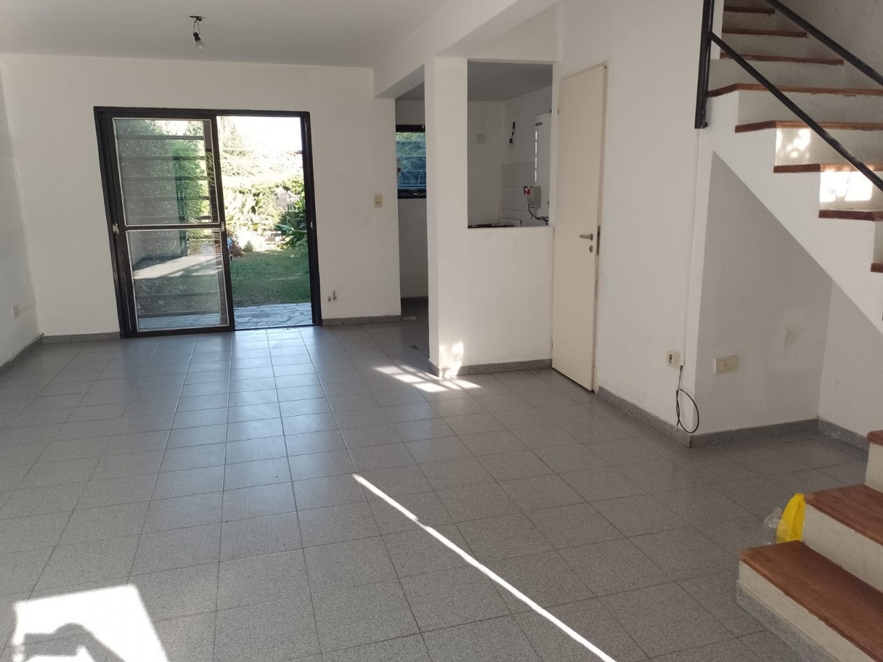 VENTA Duplex 2 dormitorios Gonnet, inmejorable zona